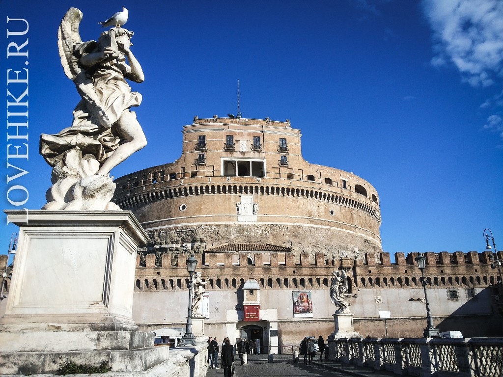 Замок Сант-Анджело в Риме. Мавзолей императора Адриана. 