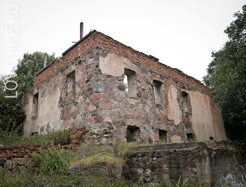 заброшенная водяная мельница в деревне Узла в беларуси