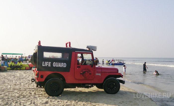 спасатели на пляжах в Гоа