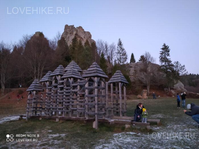 Тустань - средневековый наскальный комплекс в Украинских Карпатах